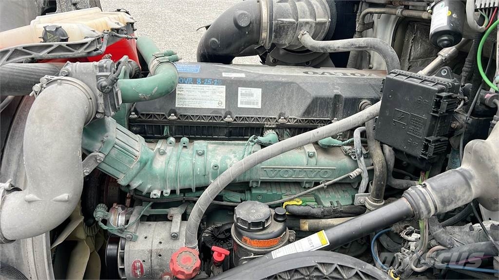 Volvo VNL300 وحدات الجر