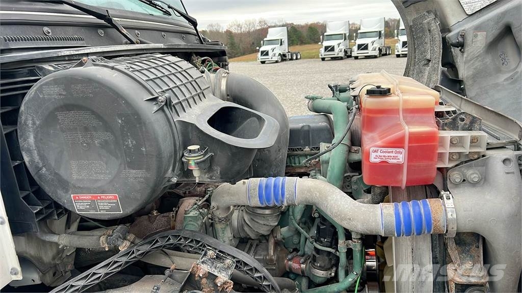 Volvo VNL300 وحدات الجر