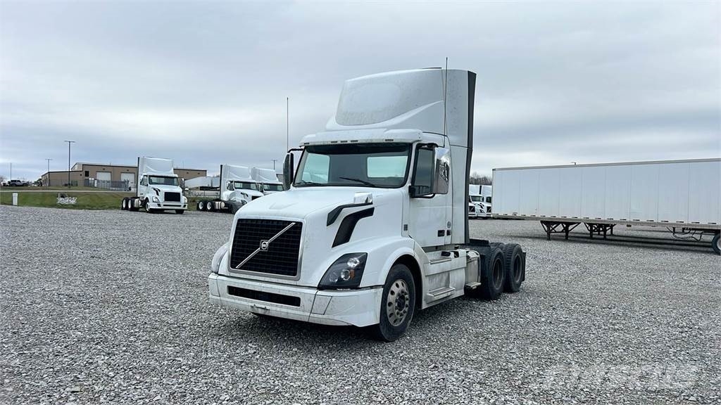 Volvo VNL300 وحدات الجر