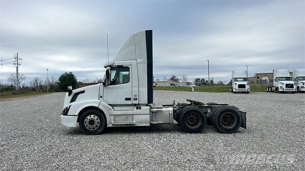 Volvo VNL300 وحدات الجر