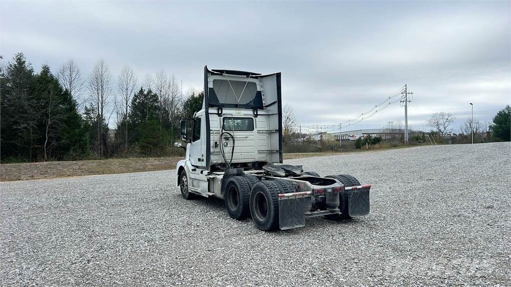 Volvo VNL300 وحدات الجر