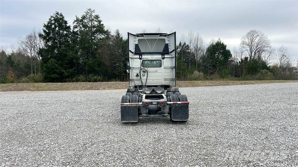 Volvo VNL300 وحدات الجر
