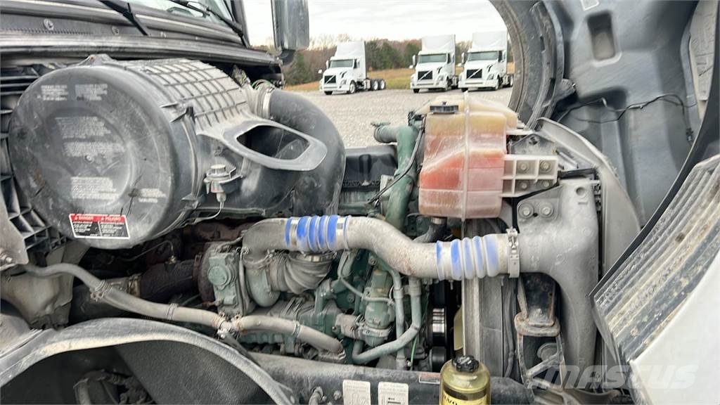 Volvo VNL300 Vilcēji