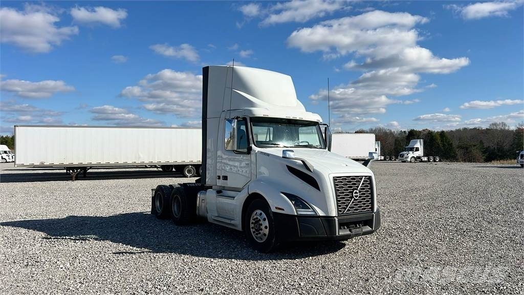 Volvo VNL300 وحدات الجر