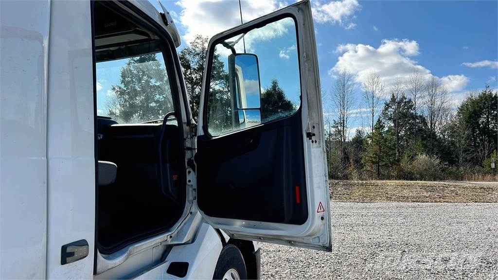 Volvo VNL300 وحدات الجر