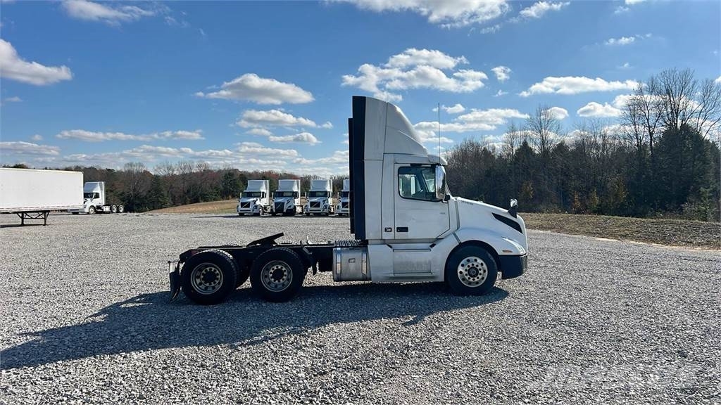Volvo VNL300 وحدات الجر