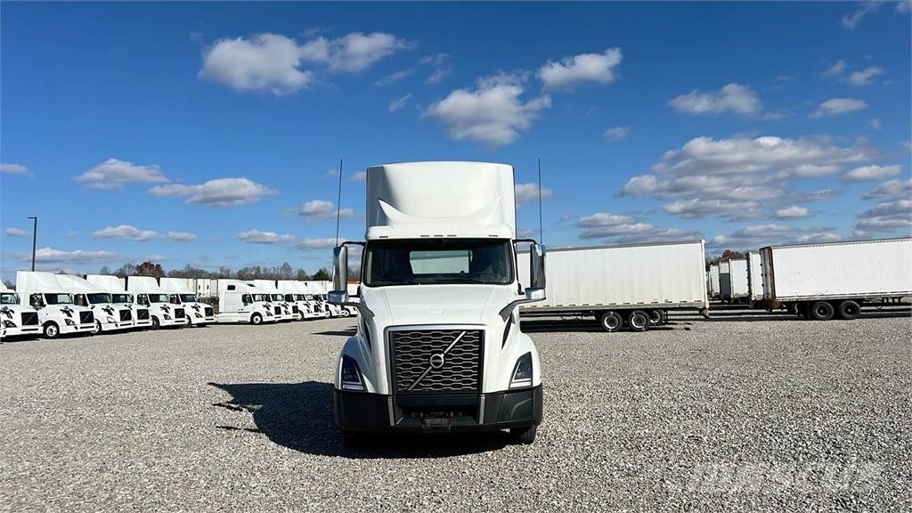 Volvo VNL300 وحدات الجر