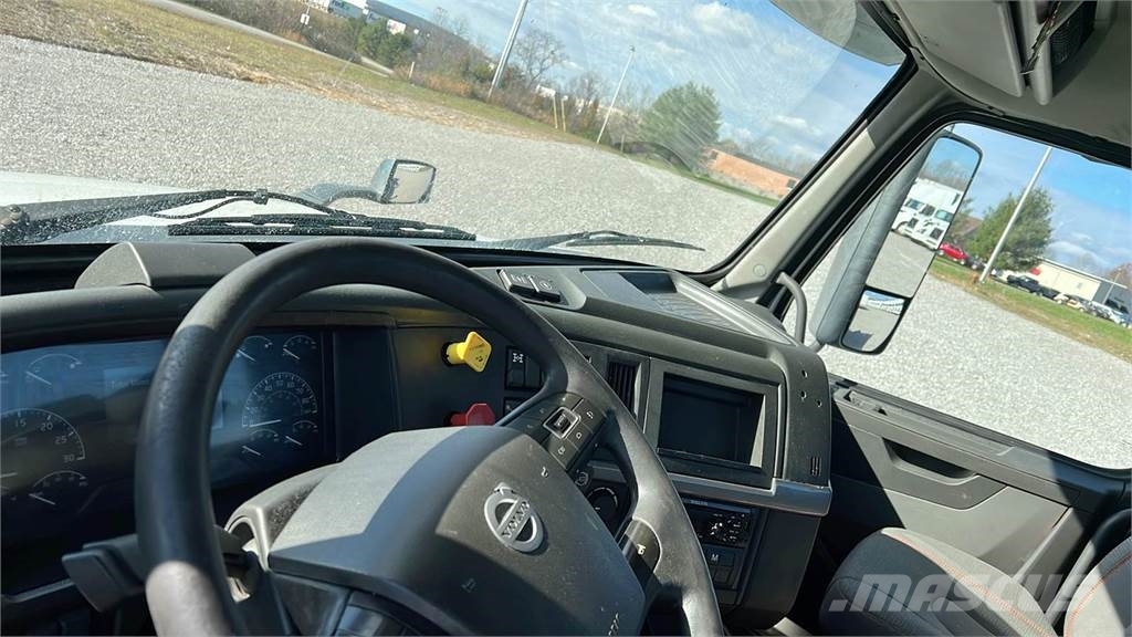 Volvo VNL300 وحدات الجر