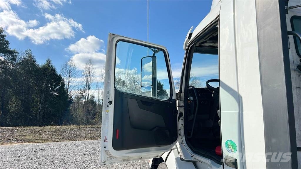 Volvo VNL300 وحدات الجر