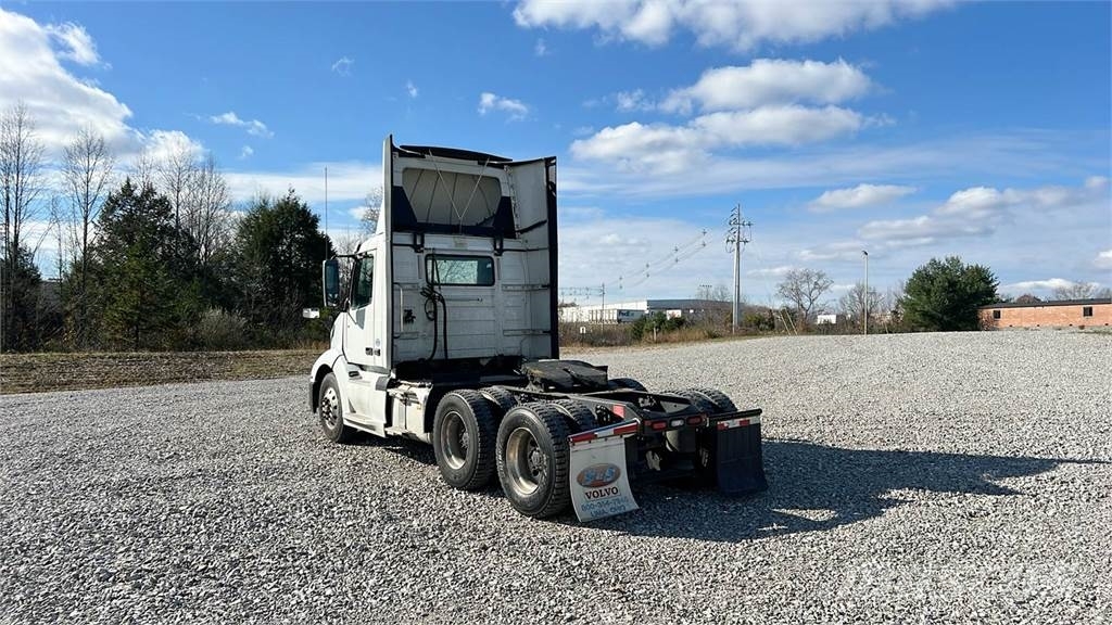 Volvo VNL300 وحدات الجر