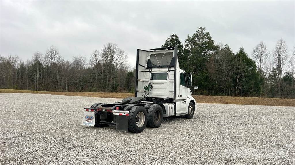 Volvo VNL300 Седельные тягачи