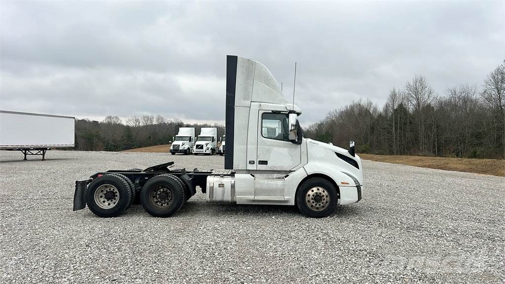 Volvo VNL300 Седельные тягачи
