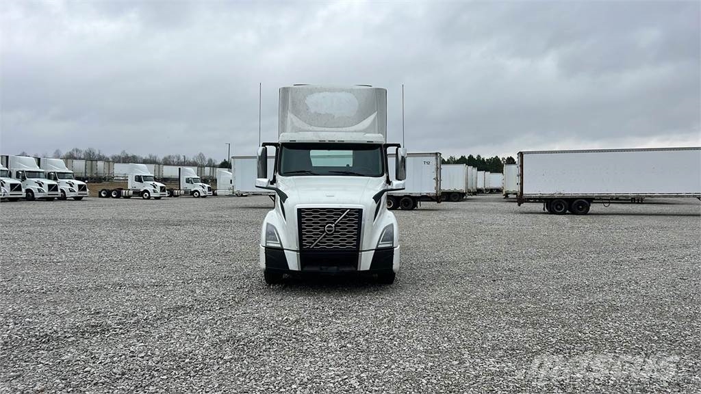 Volvo VNL300 Седельные тягачи