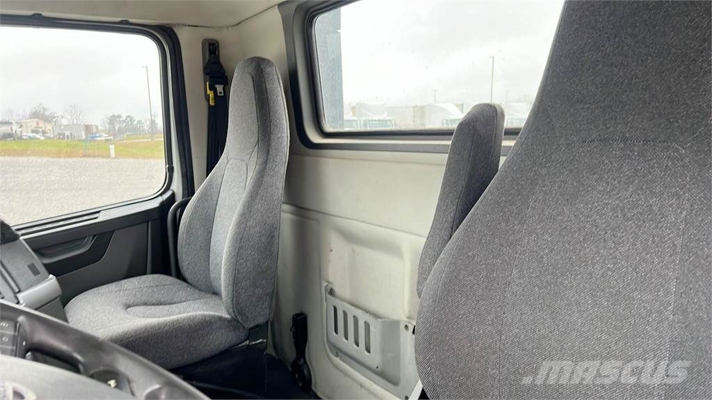 Volvo VNL300 Седельные тягачи
