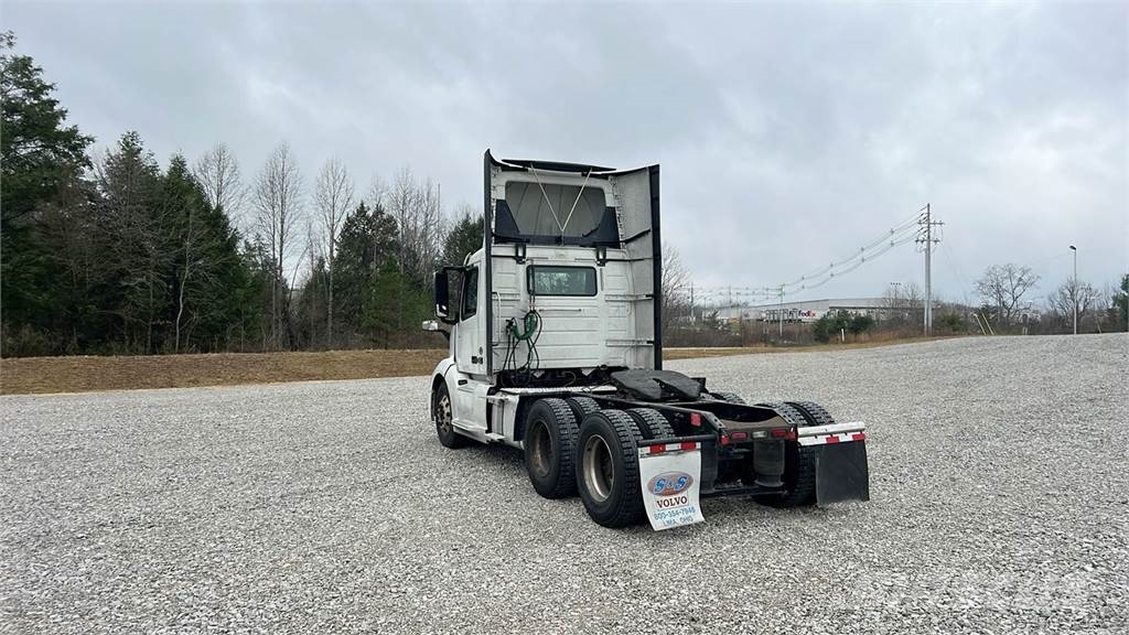 Volvo VNL300 Седельные тягачи