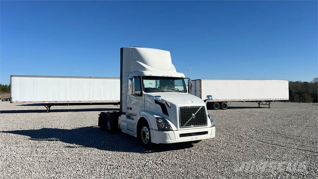 Volvo VNL300 وحدات الجر