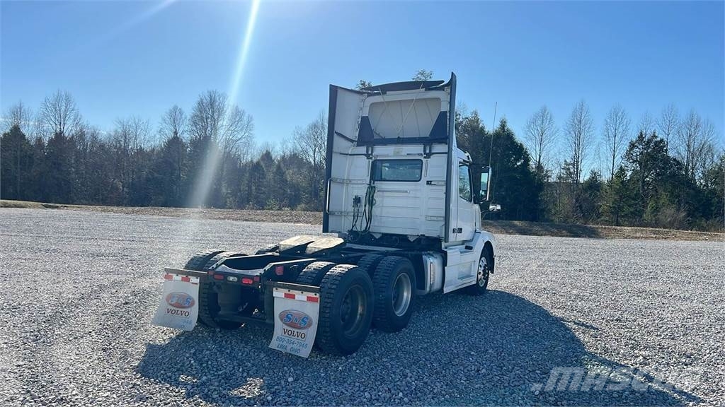Volvo VNL300 وحدات الجر
