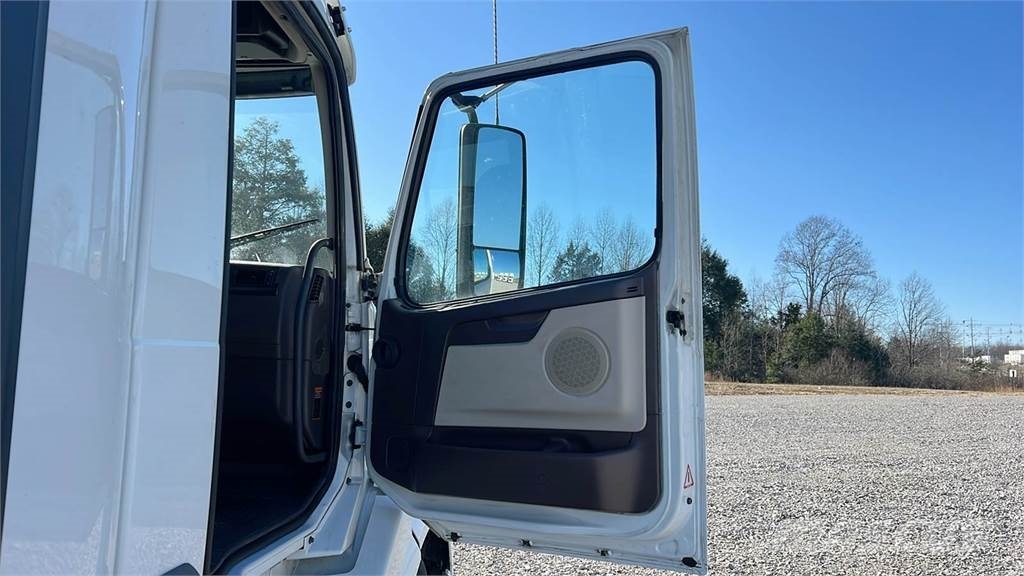 Volvo VNL300 وحدات الجر