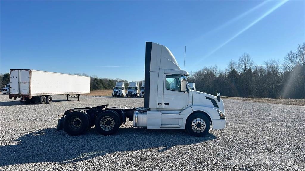 Volvo VNL300 وحدات الجر