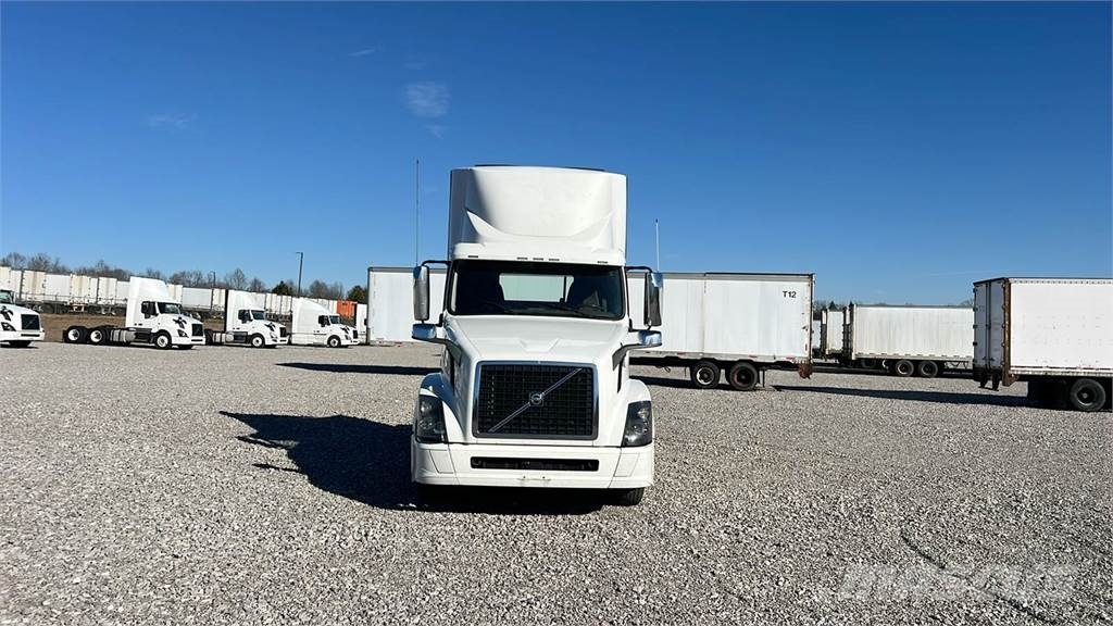Volvo VNL300 وحدات الجر