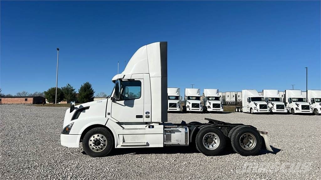 Volvo VNL300 وحدات الجر