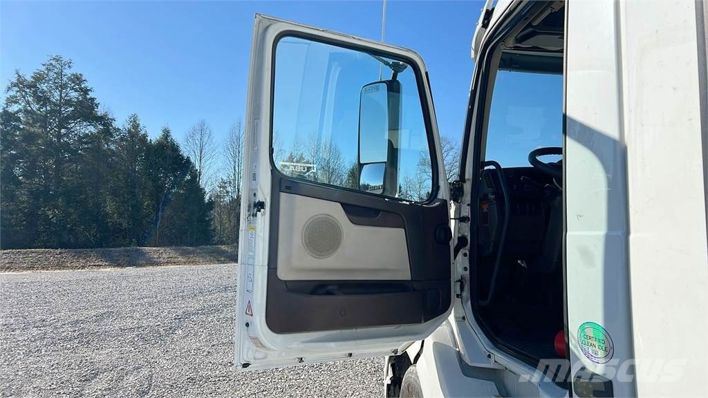 Volvo VNL300 وحدات الجر