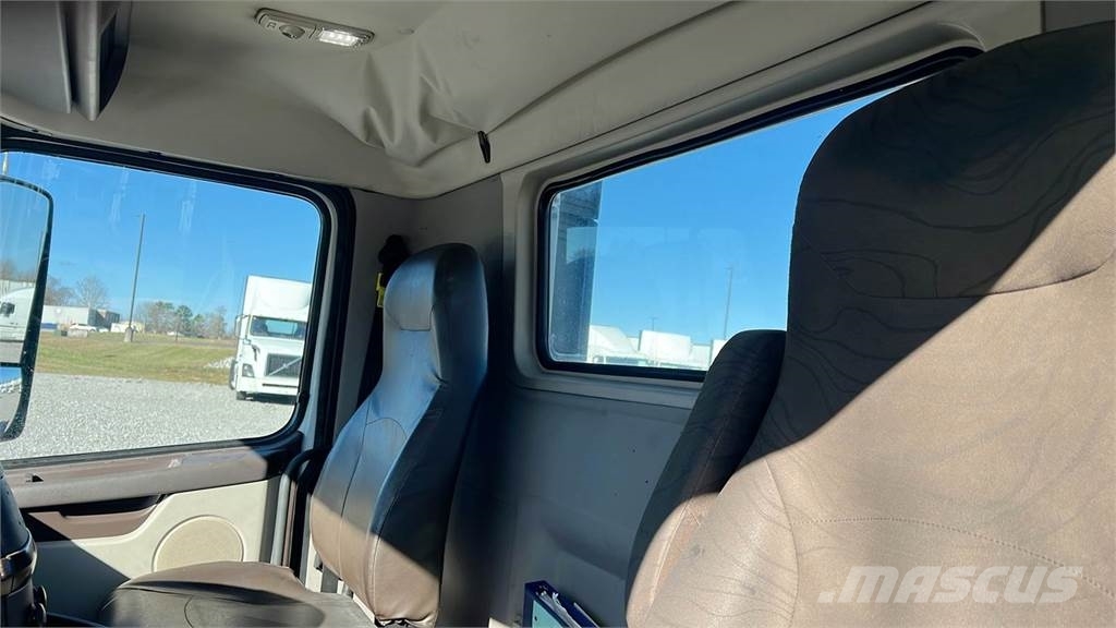 Volvo VNL300 وحدات الجر