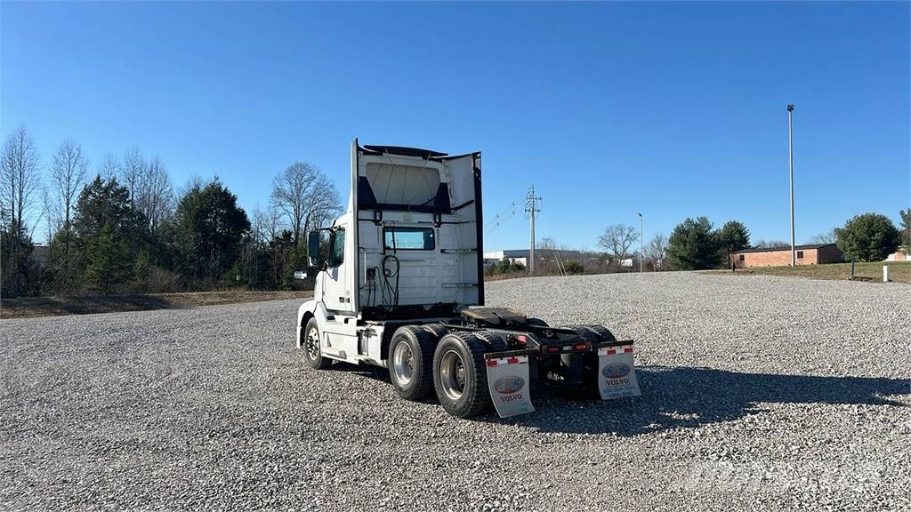 Volvo VNL300 وحدات الجر