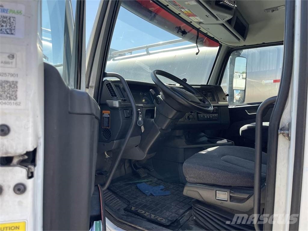 Volvo VNL64300 Camiones cisternas