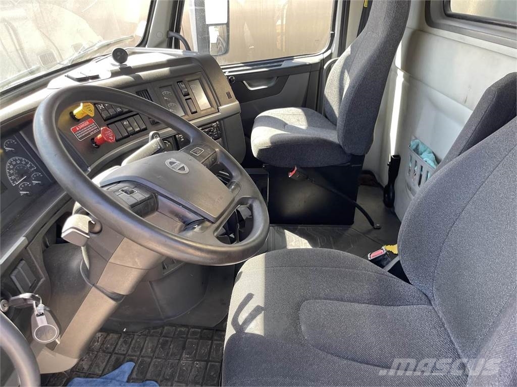 Volvo VNL64300 Camiones cisternas