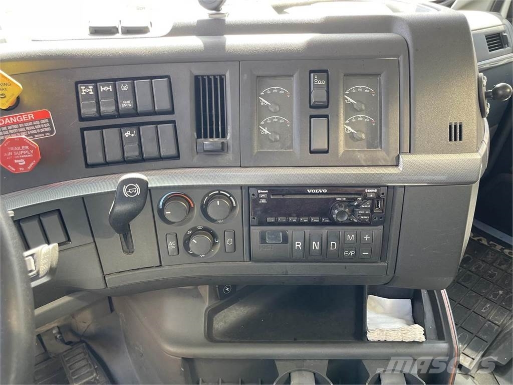 Volvo VNL64300 Camiones cisternas