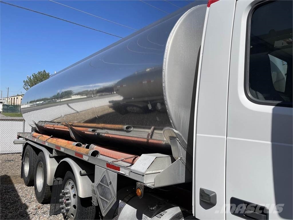 Volvo VNL64300 Camiones cisternas