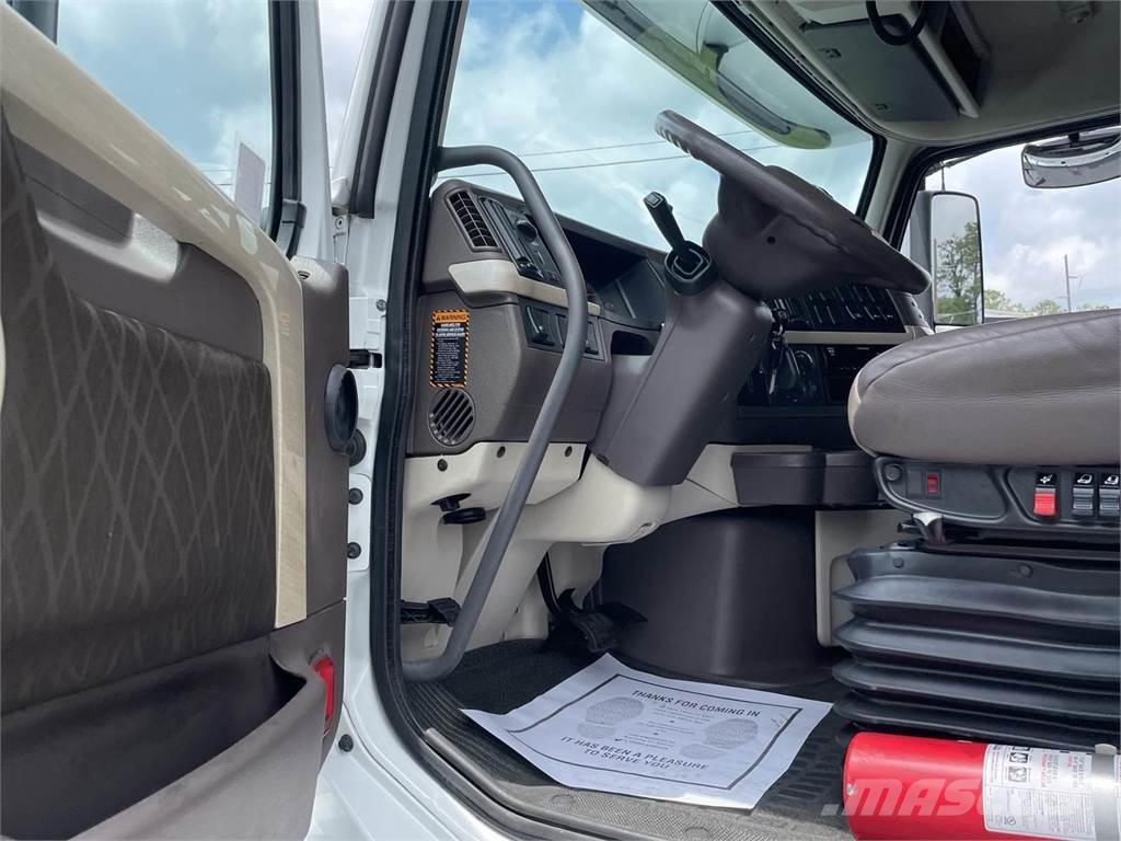 Volvo VNL64T780 Tegljači