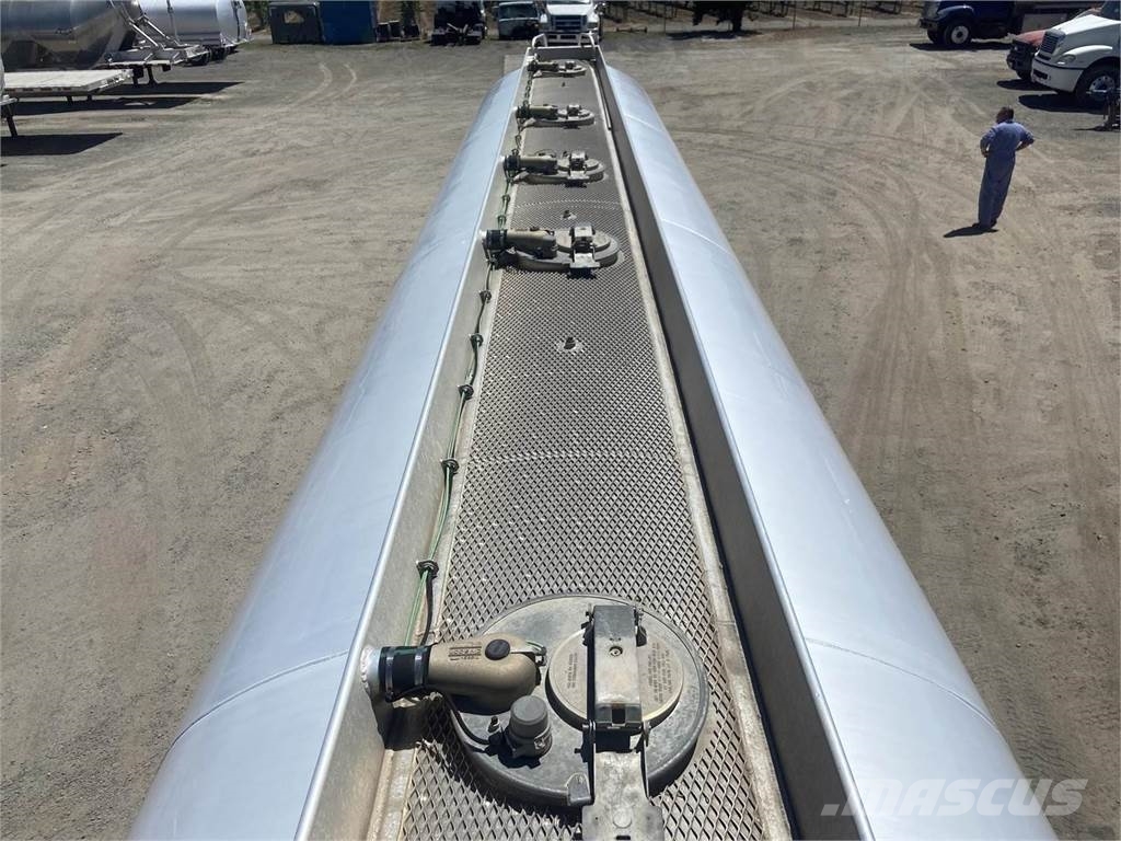  Youngs Tank 9000 GAL Cisternas