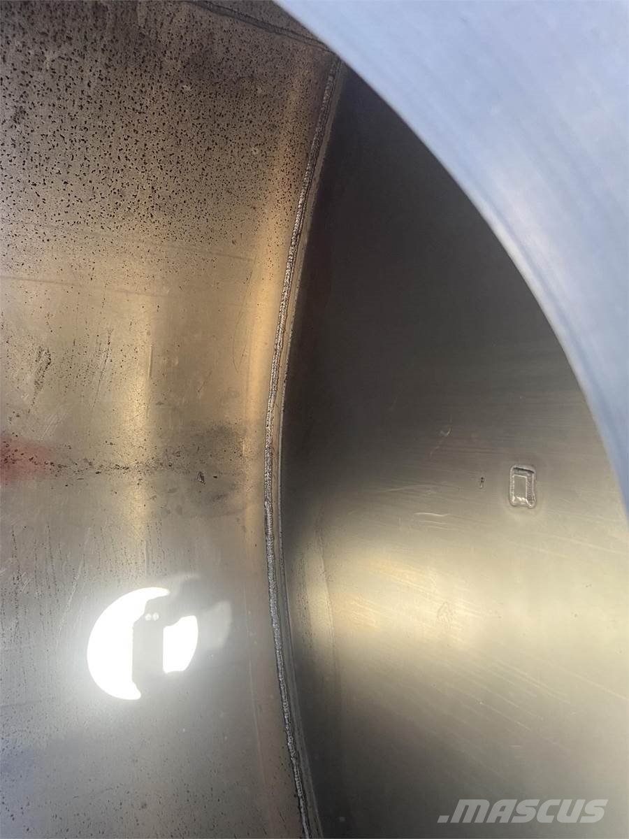  Youngs Tank 9000 GAL Cisternas