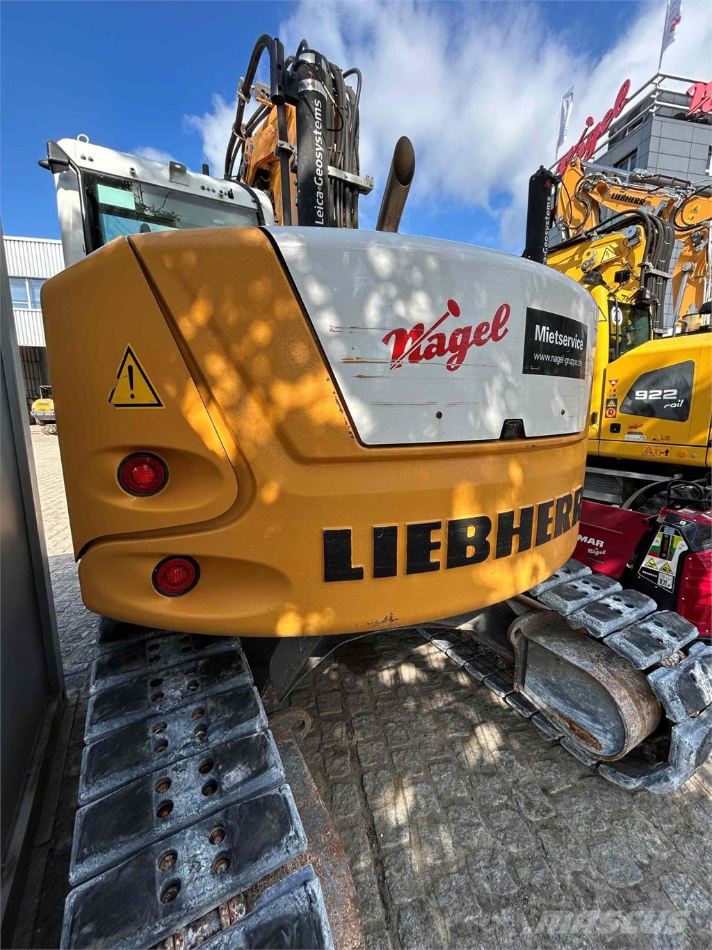 Liebherr R 914 Compact حفارات زحافة