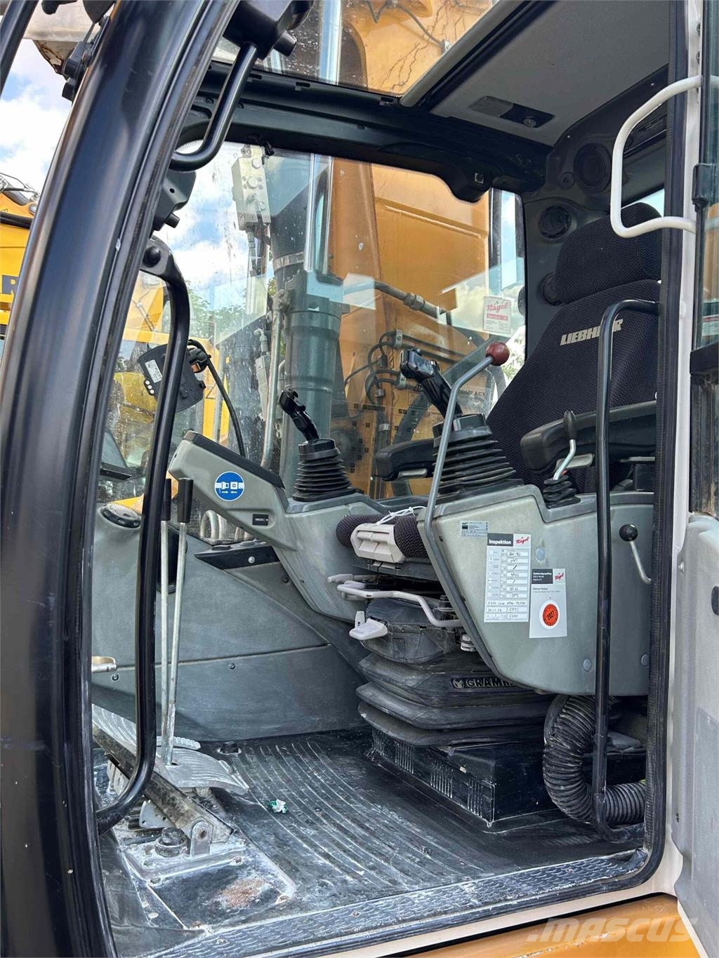Liebherr R 914 Compact حفارات زحافة