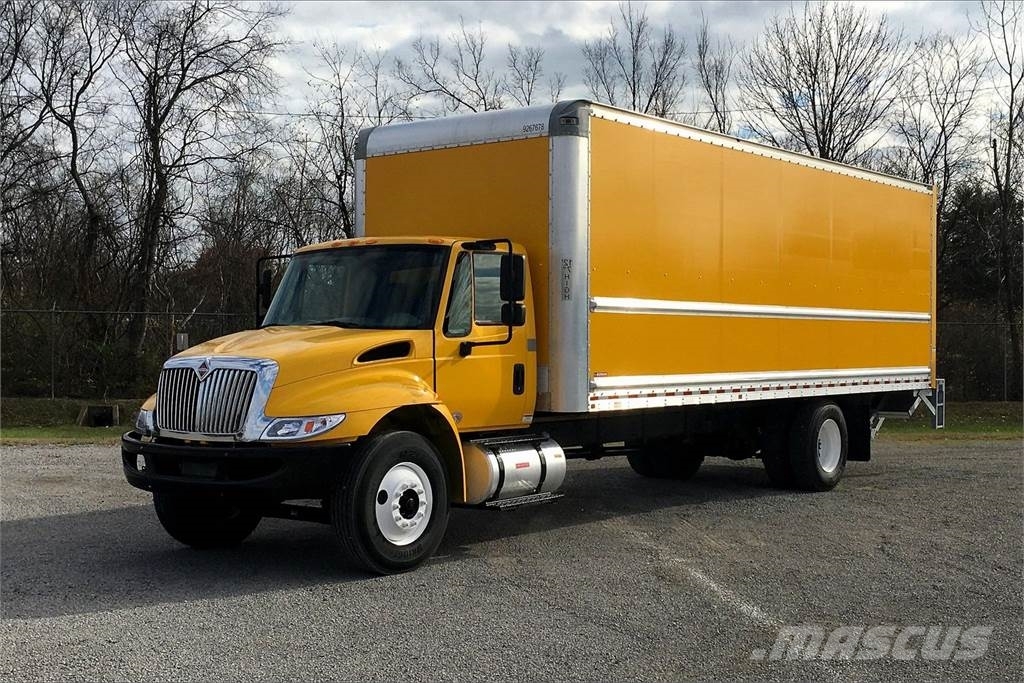 International 4300 SBA 4X2 Box trucks