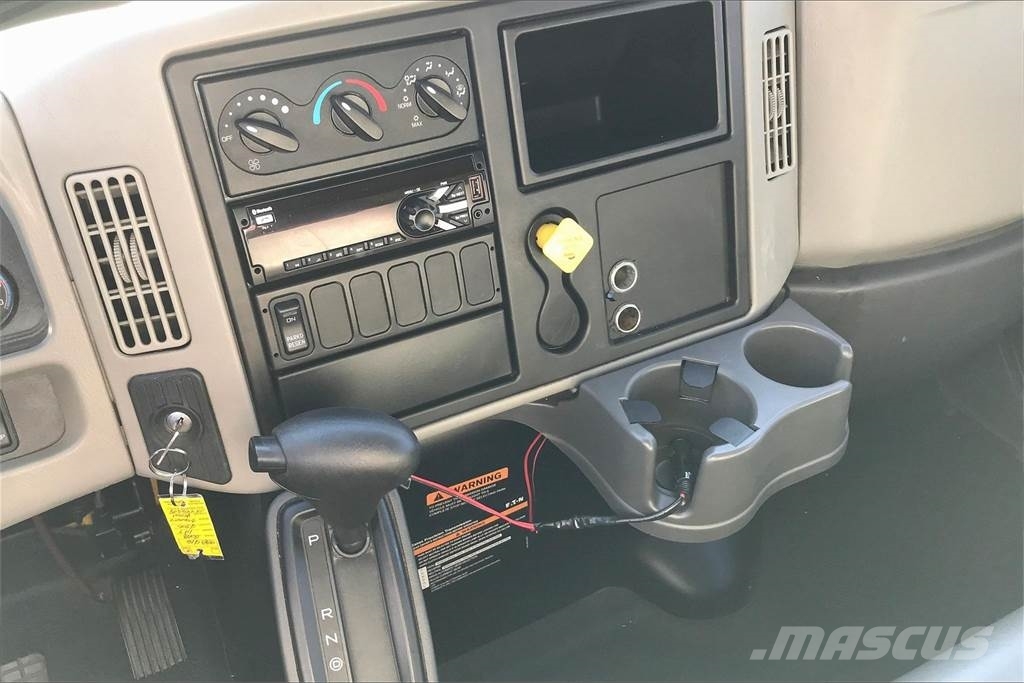International 4300 SBA 4X2 Box trucks