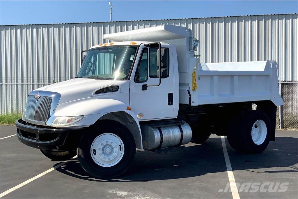 International 4300 SBA 4X2 Box trucks