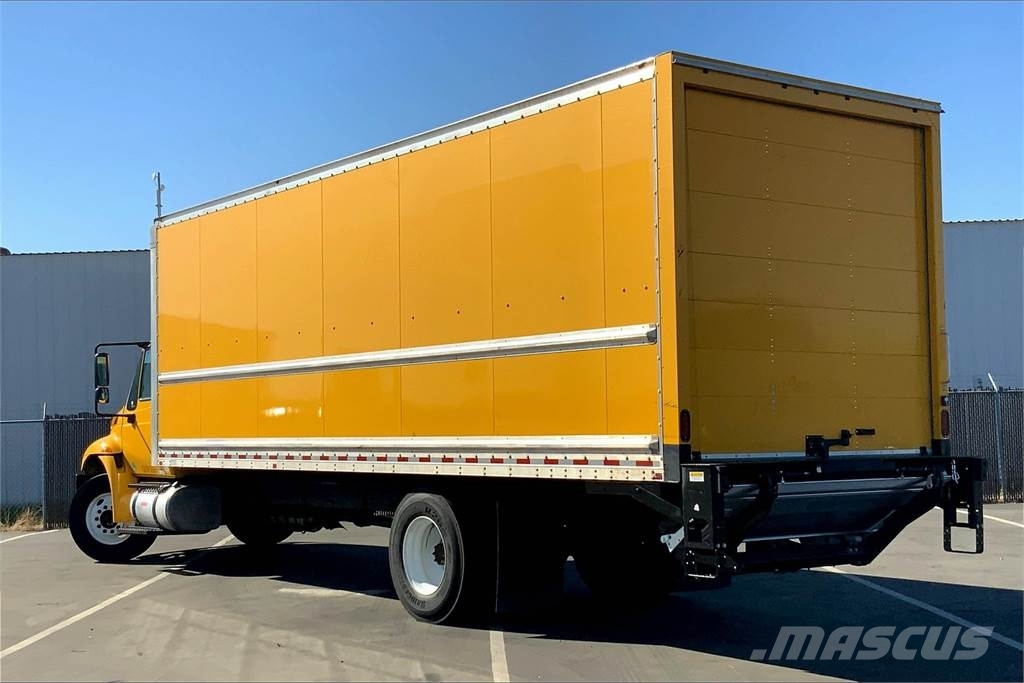 International 4300 SBA 4X2 Box trucks
