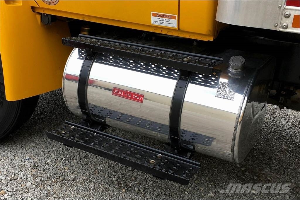 International 4300 SBA 4X2 Box trucks