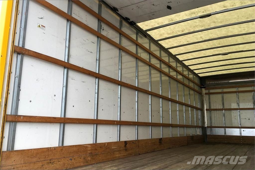 International 4300 SBA 4X2 Box trucks