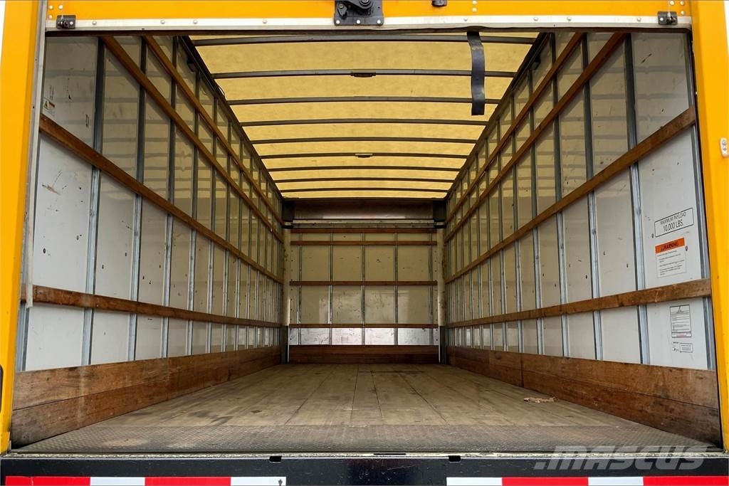 International 4300 SBA 4X2 Box trucks