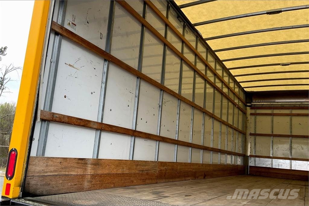 International 4300 SBA 4X2 Box trucks
