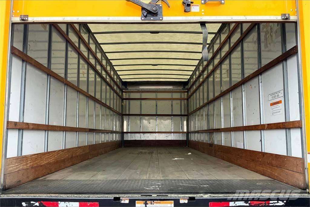 International 4300 SBA 4X2 Box trucks