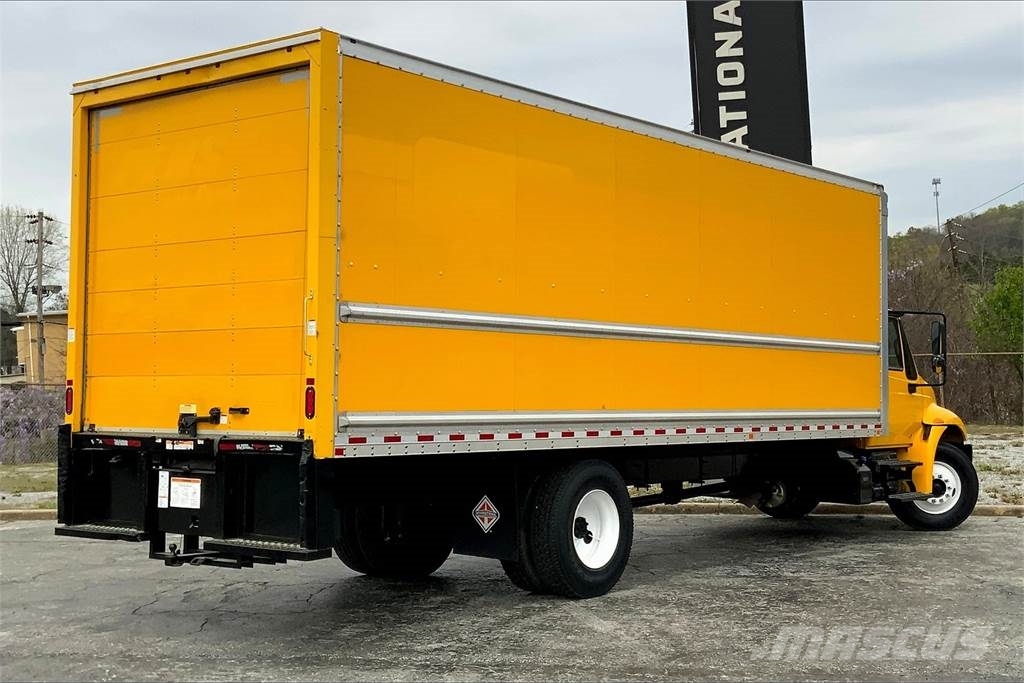 International 4300 SBA 4X2 Box trucks