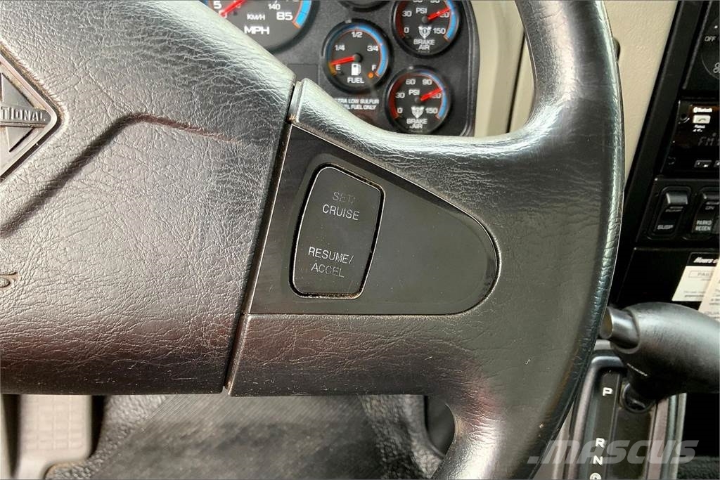 International 4300 SBA 4X2 Box trucks