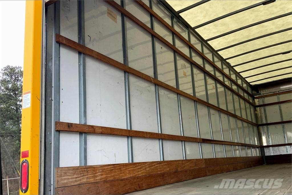 International 4300 SBA 4X2 Box trucks