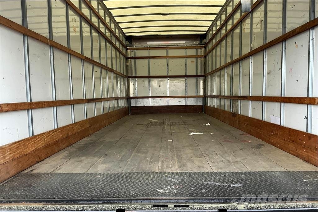 International 4300 SBA 4X2 Box trucks